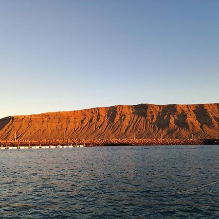 Magnifico Barco En La Graciosa Hotel กาเลตา เด เซโบ ภายนอก รูปภาพ